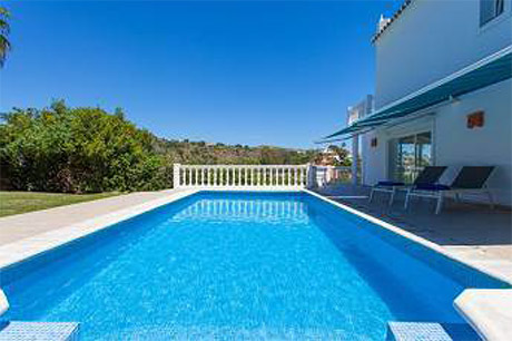 Moderne Villa til salg i Calahonda swimming pool